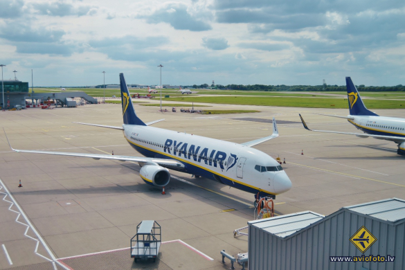 Boeing 737-8AS